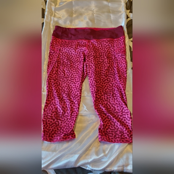 Lululemon polka dot Capri leggings - Picture 5 of 6